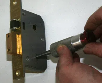 Glendale CO Locksmith Store Glendale, CO 303-993-1987 - 12-Changing-Locks